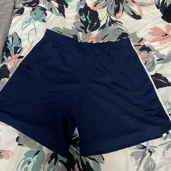 Shorts - Picture 2 of 4